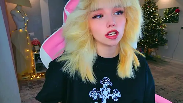 b4by LoL1 online show from January 2026 12:21:01 PM