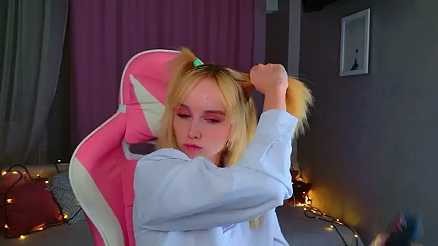 b4by LoL1 online show from February 2026 02:17:02 PM