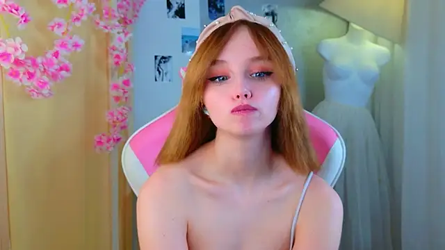 Snapshot of b4by_LoL1 chatting on April 2026 01:23:01 PM b4by LoL1 online show from April 2026 01:23:01 PM