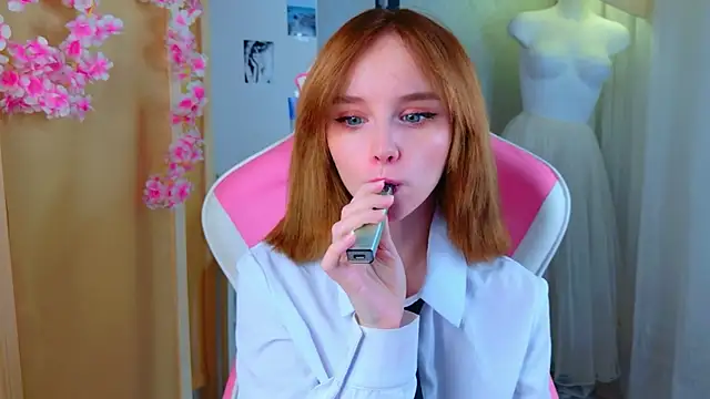 Snapshot of b4by_LoL1 chatting on April 2026 01:24:02 PM b4by LoL1 online show from April 2026 01:24:02 PM