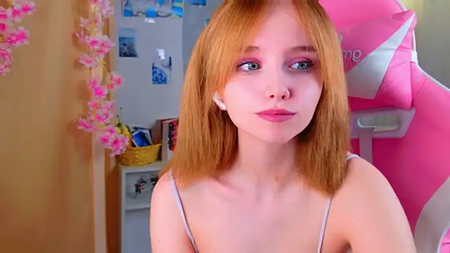 Snapshot of b4by_LoL1 chatting on May 2026 03:42:02 PM b4by LoL1 online show from May 2026 03:42:02 PM
