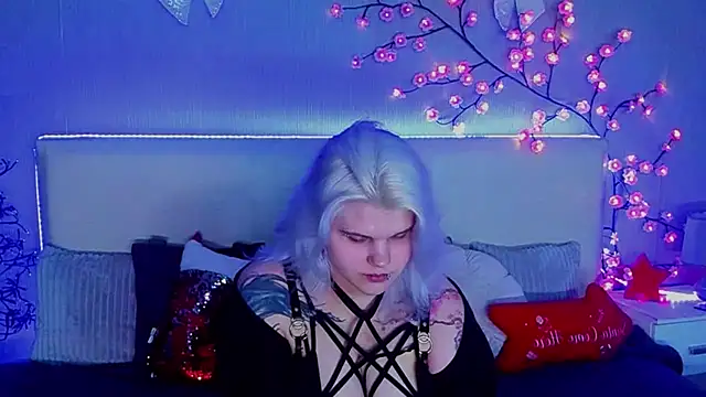 JoannLowe online show from December 2025 08:13:02 PM