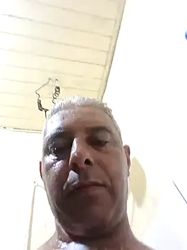 Snapshot of gordonunes chatting on December 2025 01:44:02 AM gordonunes online show from December 2025 01:44:02 AM