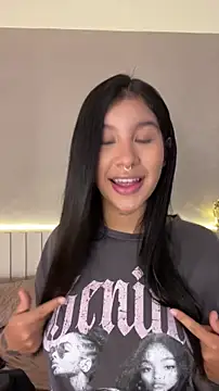 Snapshot of Aida_moreno chatting on May 2026 12:00:01 PM Aida moreno online show from May 2026 12:00:01 PM