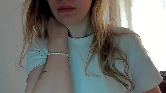 foxy blond online show from April 2026 12:35:01 AM