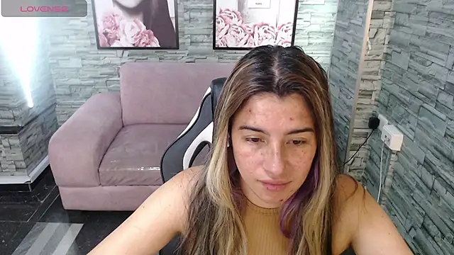 Snapshot of Valerie_b chatting on February 2025 03:08:02 AM Valerie b online show from February 2025 03:08:02 AM