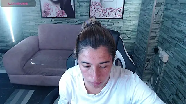 Snapshot of Valerie_b chatting on February 2025 03:12:01 AM Valerie b online show from February 2025 03:12:01 AM