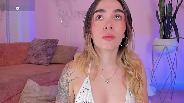 Lucy Vega online show from October 2025 03:58:02 AM