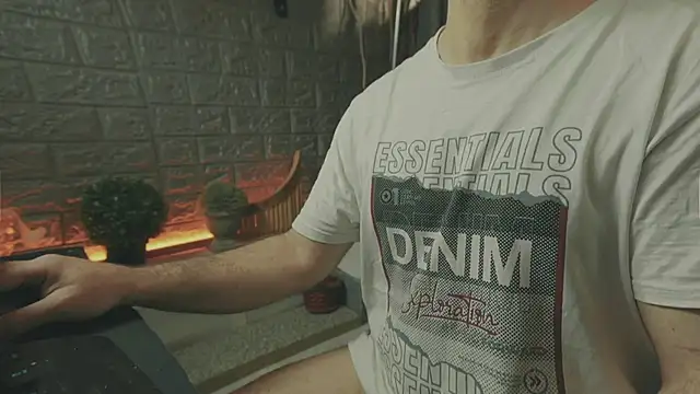 Snapshot of alex-volo chatting on October 2025 03:11:02 PM alex-volo online show from October 2025 03:11:02 PM