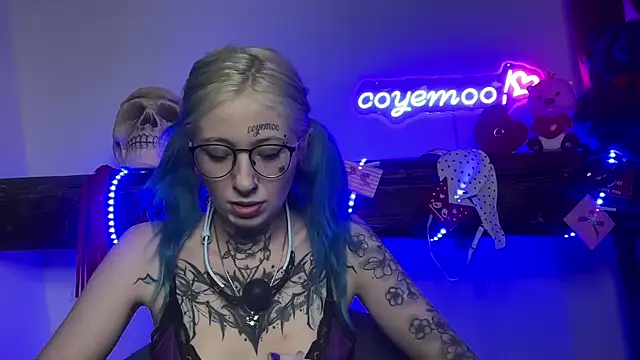 Snapshot of coyemoo chatting on February 2025 05:57:01 PM coyemoo online show from February 2025 05:57:01 PM