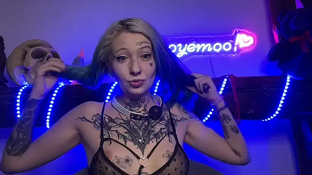 Snapshot of coyemoo chatting on March 2025 07:24:01 AM coyemoo online show from March 2025 07:24:01 AM