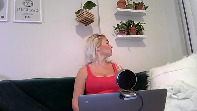 Snapshot of badblondebunny chatting on December 2025 01:21:02 AM badblondebunny online show from December 2025 01:21:02 AM