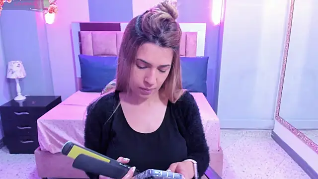 Snapshot of EvaaLovia1 chatting on January 2025 01:17:02 PM EvaaLovia1 online show from January 2025 01:17:02 PM