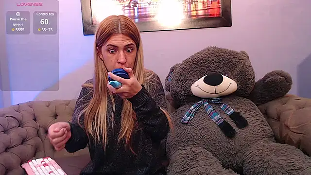 Snapshot of EvaaLovia1 chatting on February 2025 01:25:02 PM EvaaLovia1 online show from February 2025 01:25:02 PM