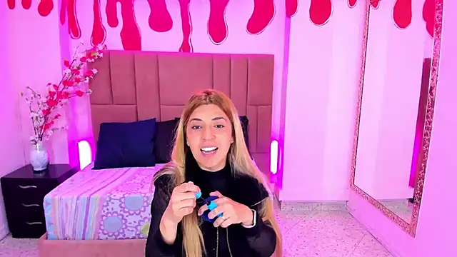 Snapshot of EvaaLovia1 chatting on March 2025 01:17:01 PM EvaaLovia1 online show from March 2025 01:17:01 PM