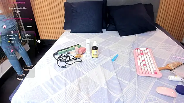 Snapshot of EvaaLovia1 chatting on December 2025 02:02:02 PM EvaaLovia1 online show from December 2025 02:02:02 PM