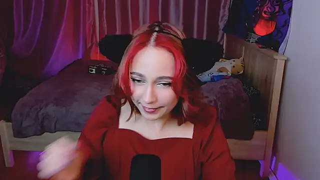 Snapshot of Carolina_Leep chatting on December 2024 11:03:01 PM Carolina Leep online show from December 2024 11:03:01 PM