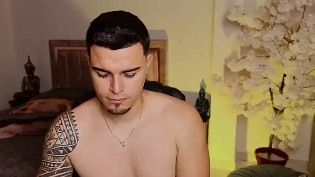 Axel Big cock online show from July 2026 01:18:02 AM