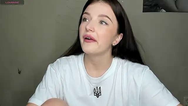 Snapshot of EvaaMillerr99 chatting on December 2024 02:43:02 PM EvaaMillerr99 online show from December 2024 02:43:02 PM