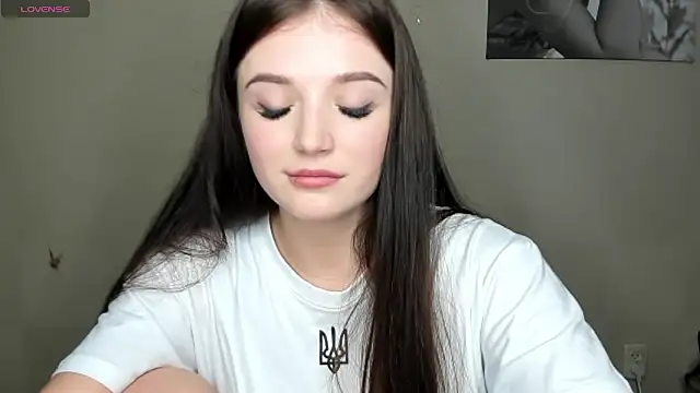 Snapshot of EvaaMillerr99 chatting on January 2025 09:35:02 PM EvaaMillerr99 online show from January 2025 09:35:02 PM