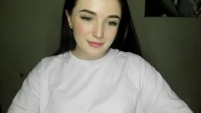 Snapshot of EvaaMillerr99 chatting on January 2025 09:31:02 PM EvaaMillerr99 online show from January 2025 09:31:02 PM