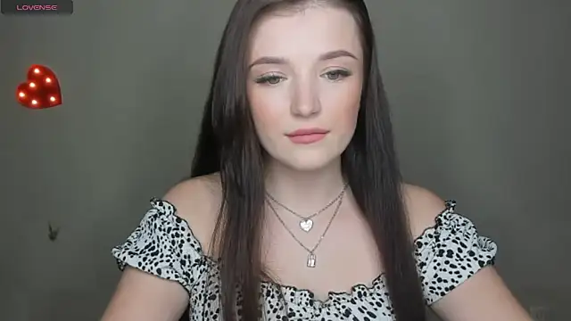 Snapshot of EvaaMillerr99 chatting on January 2025 09:44:02 PM EvaaMillerr99 online show from January 2025 09:44:02 PM