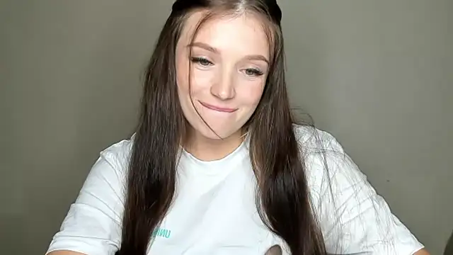 Snapshot of EvaaMillerr99 chatting on October 2025 06:13:02 PM EvaaMillerr99 online show from October 2025 06:13:02 PM