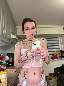 MoonAgnes online show from April 2026 05:06:02 PM