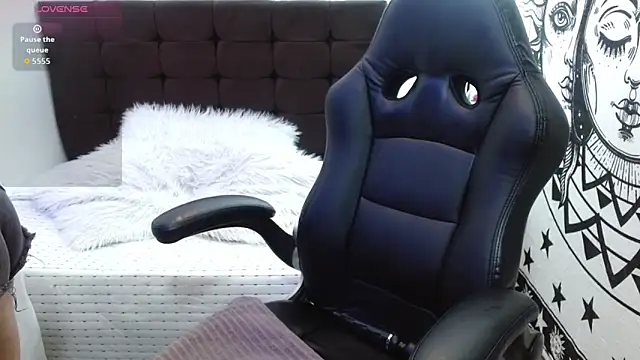 AlexandraJones  online show from February 2026 10:28:01 PM