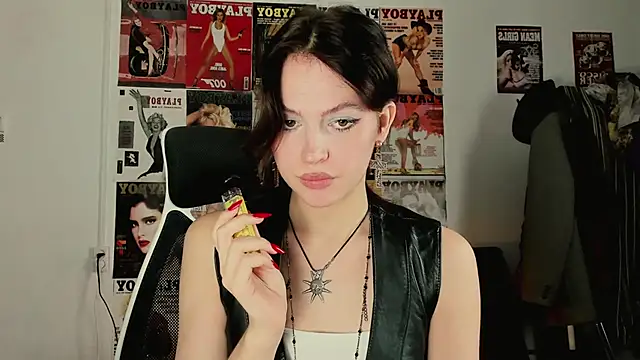 Niky  Jess online show from December 2025 11:05:01 AM