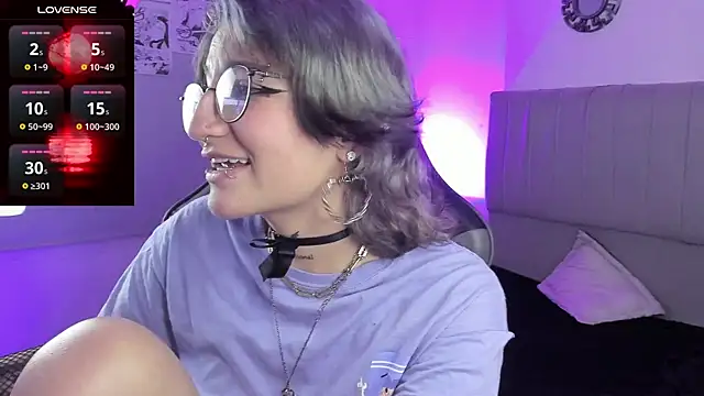 Snapshot of SukiFuyu_ chatting on February 2025 06:33:01 PM SukiFuyu online show from February 2025 06:33:01 PM