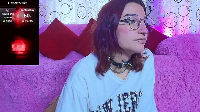 Snapshot of SukiFuyu_ chatting on December 2025 09:20:02 PM SukiFuyu online show from December 2025 09:20:02 PM