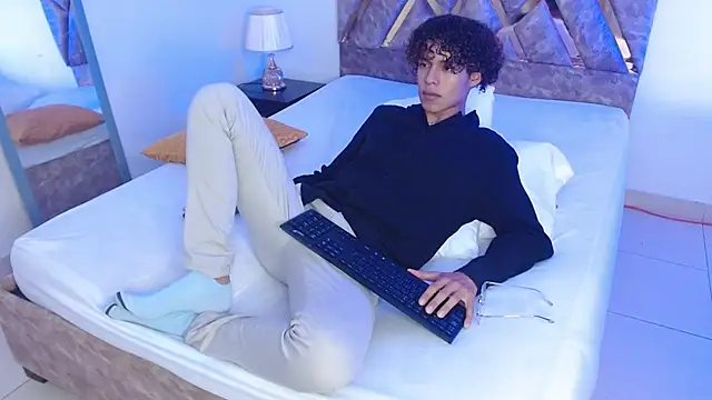 Snapshot of nickolas_moon chatting on January 2025 11:36:02 AM nickolas moon online show from January 2025 11:36:02 AM