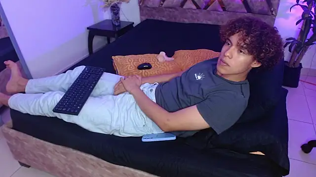 Snapshot of nickolas_moon chatting on February 2025 05:37:01 PM nickolas moon online show from February 2025 05:37:01 PM