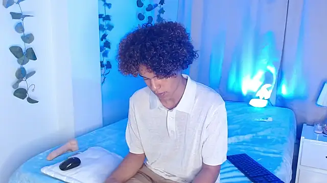 Snapshot of nickolas_moon chatting on February 2025 10:34:02 PM nickolas moon online show from February 2025 10:34:02 PM