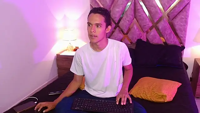 Snapshot of nickolas_moon chatting on September 2025 03:01:02 PM nickolas moon online show from September 2025 03:01:02 PM