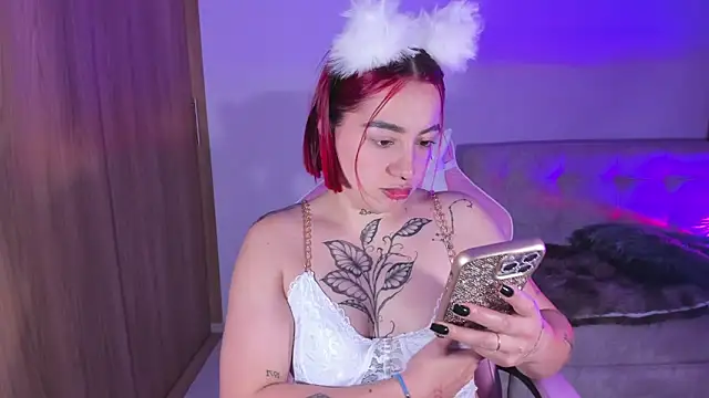 Snapshot of annika_taylor chatting on February 2025 12:38:02 AM annika taylor online show from February 2025 12:38:02 AM