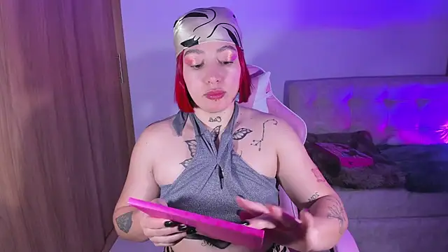 Snapshot of annika_taylor chatting on February 2025 12:10:02 AM annika taylor online show from February 2025 12:10:02 AM