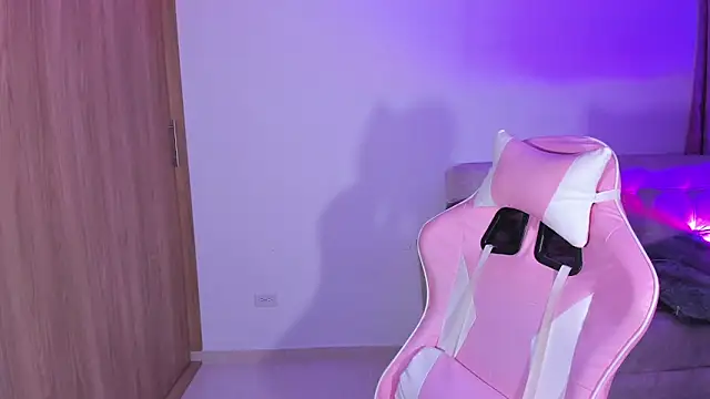 Snapshot of annika_taylor chatting on March 2025 11:38:02 PM annika taylor online show from March 2025 11:38:02 PM