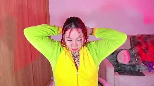 Snapshot of annika_taylor chatting on March 2025 01:32:02 AM annika taylor online show from March 2025 01:32:02 AM