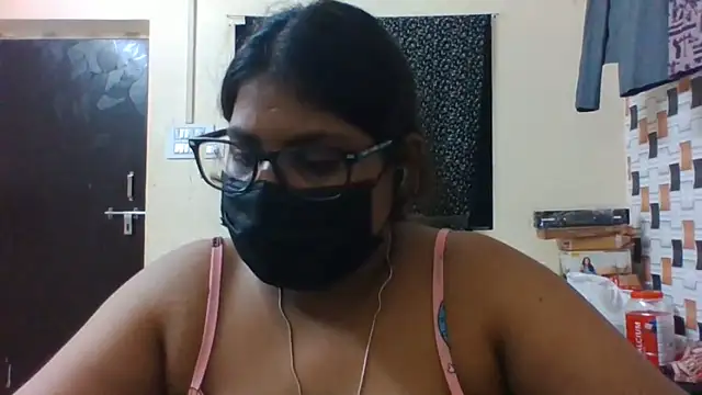 Snapshot of Hotmilfxox chatting on June 2026 02:33:01 PM Hotmilfxox online show from June 2026 02:33:01 PM