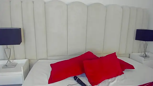 Snapshot of AnnyCherry_ chatting on December 2025 11:34:02 PM AnnyCherry online show from December 2025 11:34:02 PM