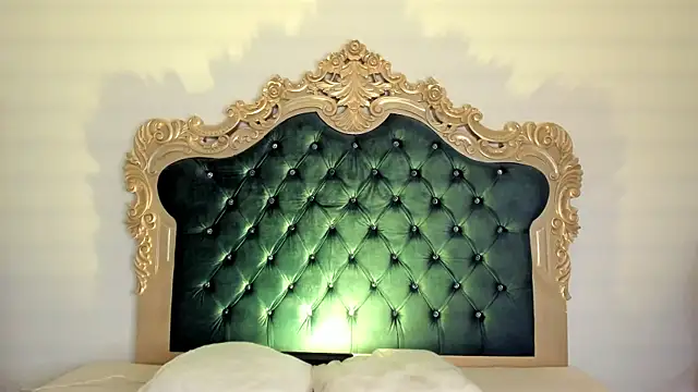 Ari sunshine  online show from September 2025 10:32:01 PM