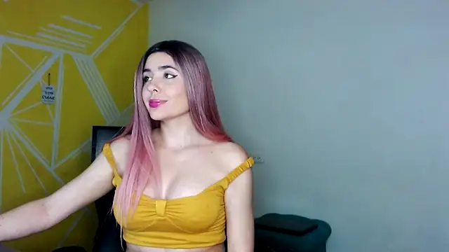 Nikolle Rouss online show from December 2024 06:17:01 PM