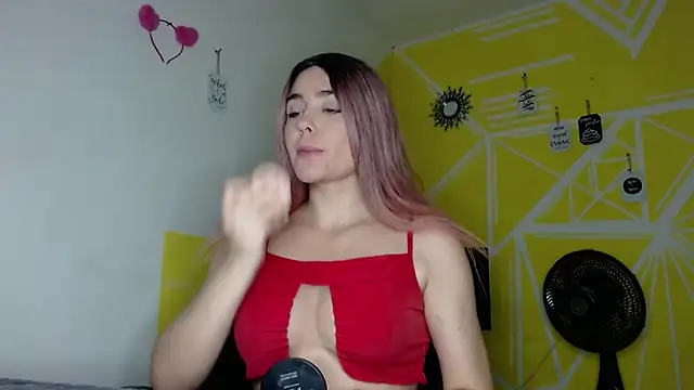 Nikolle Rouss online show from October 2025 11:06:02 PM