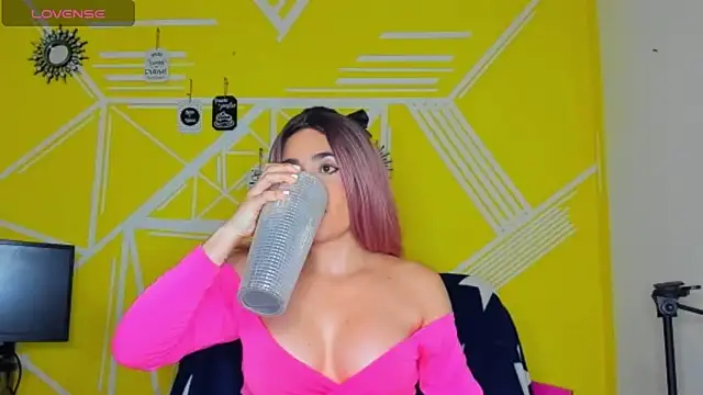 Nikolle Rouss online show from February 2026 09:10:01 PM