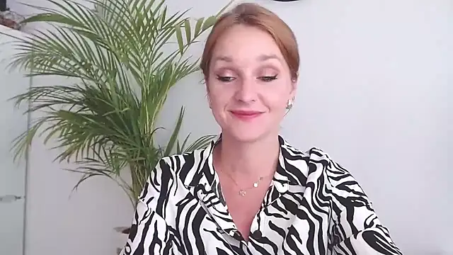 AliciaDesire online show from September 2025 01:38:02 PM