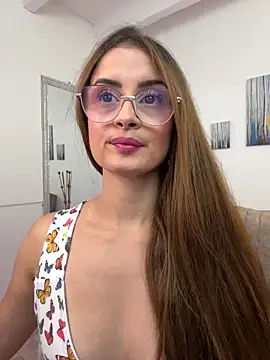 Snapshot of MiaaLoren chatting on October 2025 03:54:01 PM MiaaLoren online show from October 2025 03:54:01 PM