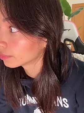 Snapshot of Adriennesexxx chatting on November 2025 06:19:01 PM Adriennesexxx online show from November 2025 06:19:01 PM