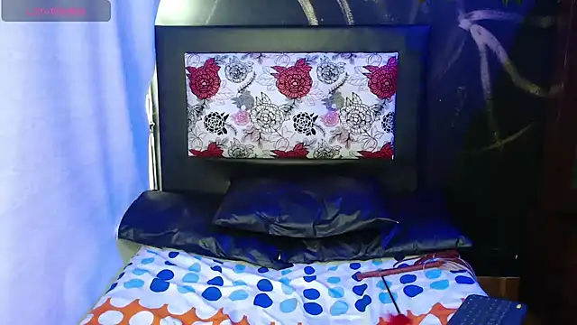 Snapshot of ling_ling24 chatting on December 2024 03:17:01 PM ling ling24 online show from December 2024 03:17:01 PM